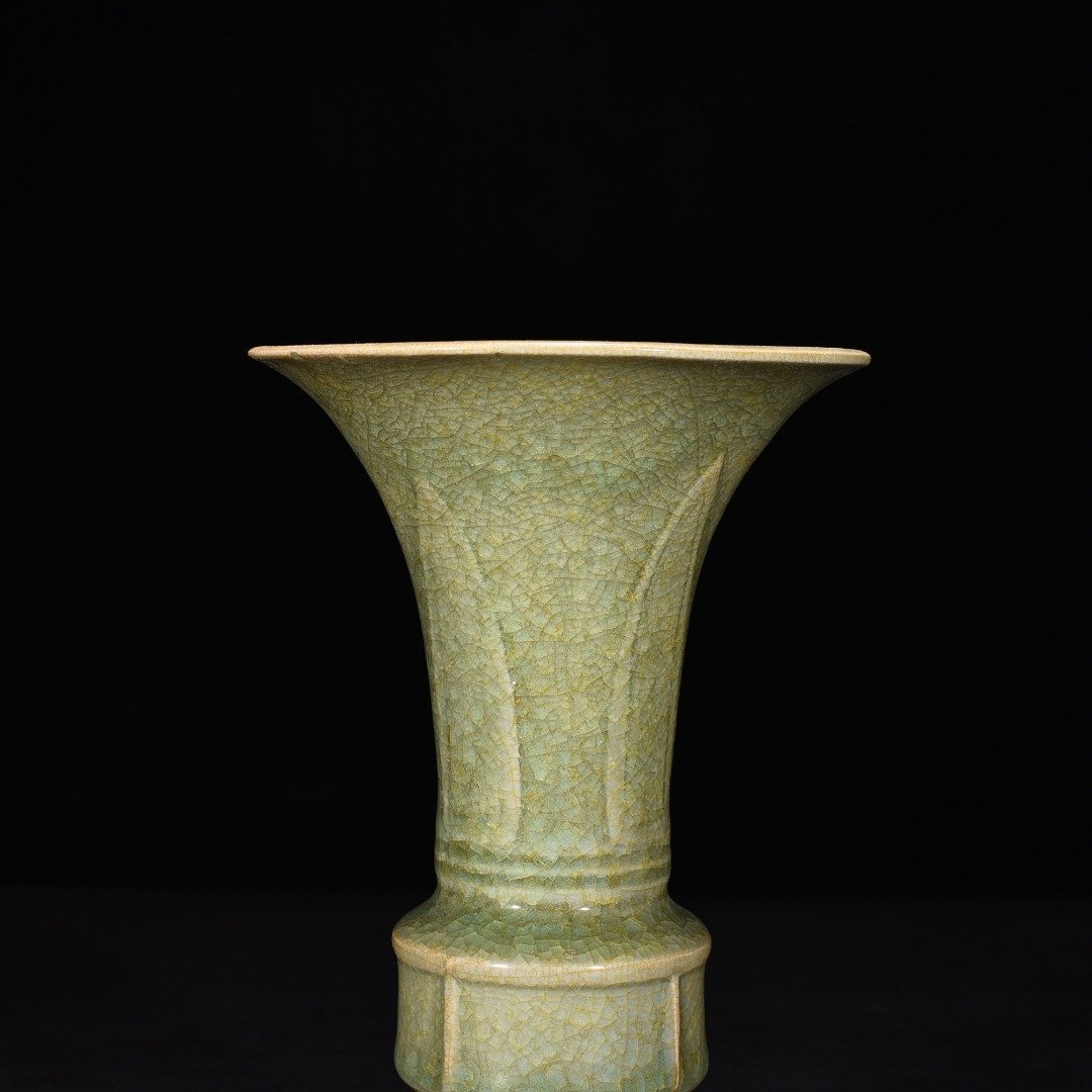 Song Dynasty Longquan Kiln Ice-cracked flower vase