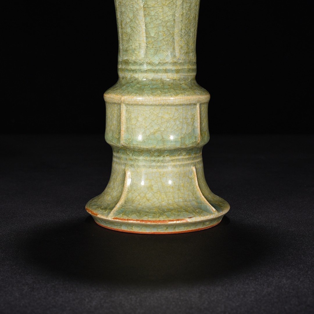 Song Dynasty Longquan Kiln Ice-cracked flower vase
