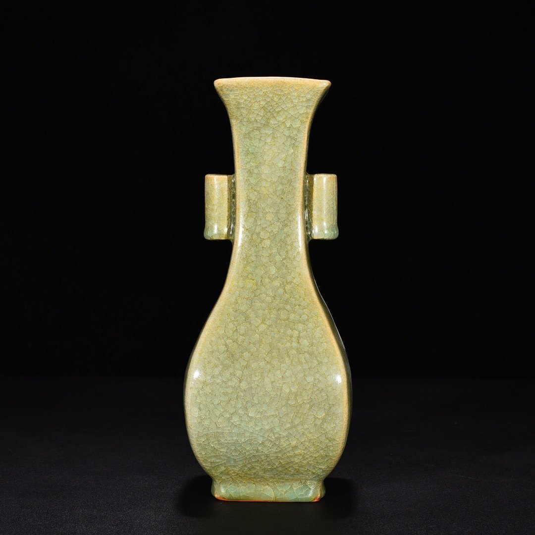 Song Dynasty Longquan Kiln Ice-cracked flower vase