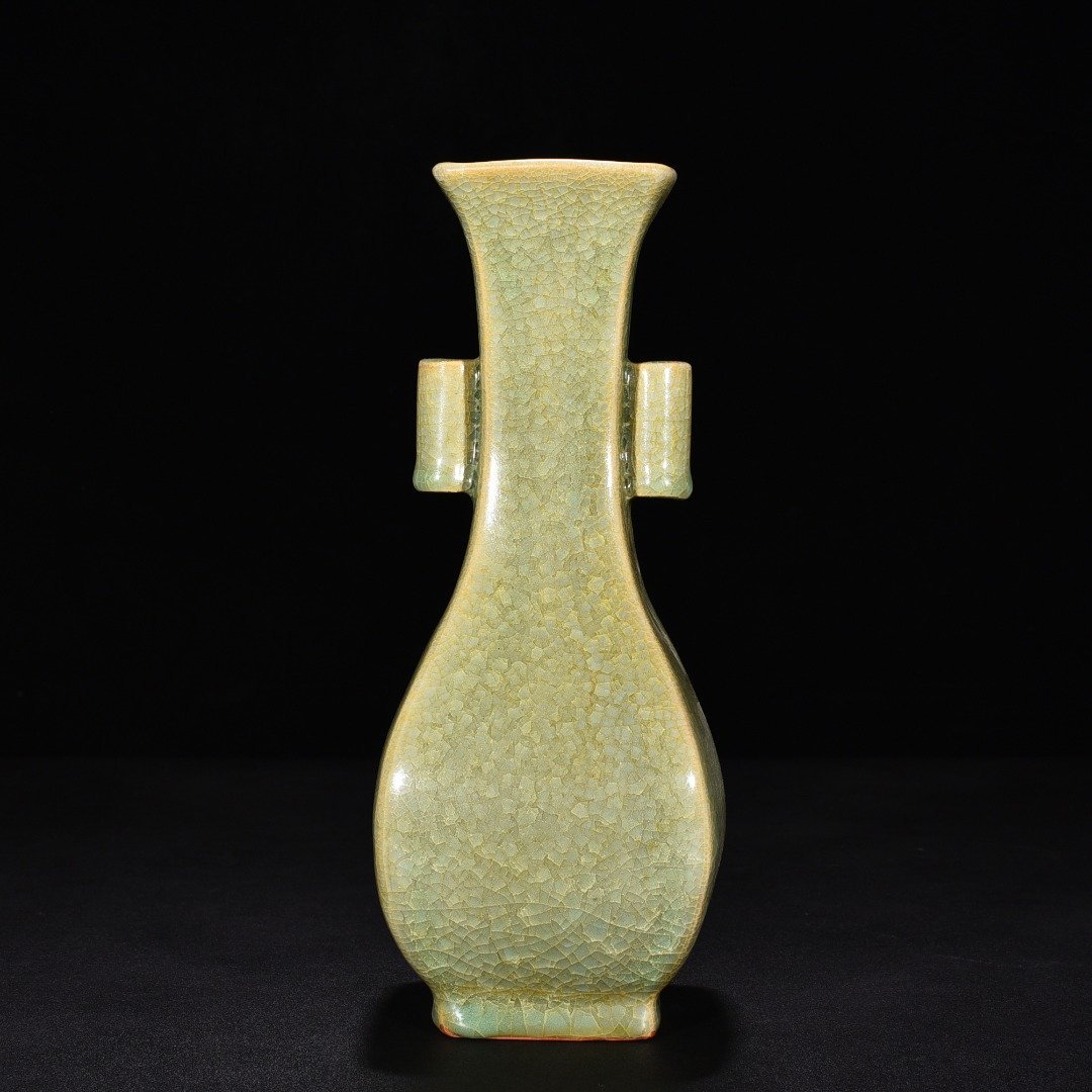 Song Dynasty Longquan Kiln Ice-cracked flower vase