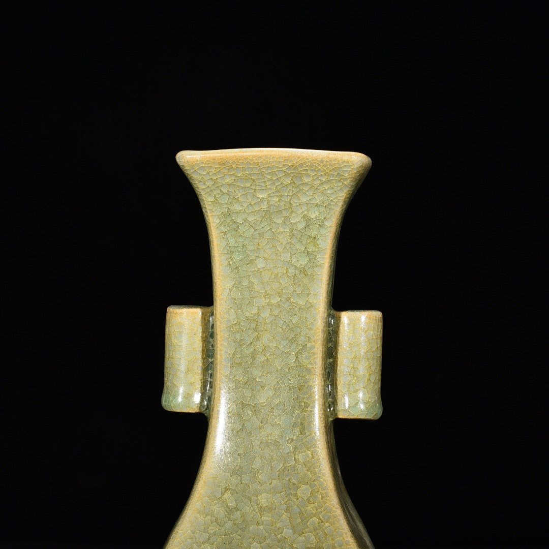 Song Dynasty Longquan Kiln Ice-cracked flower vase