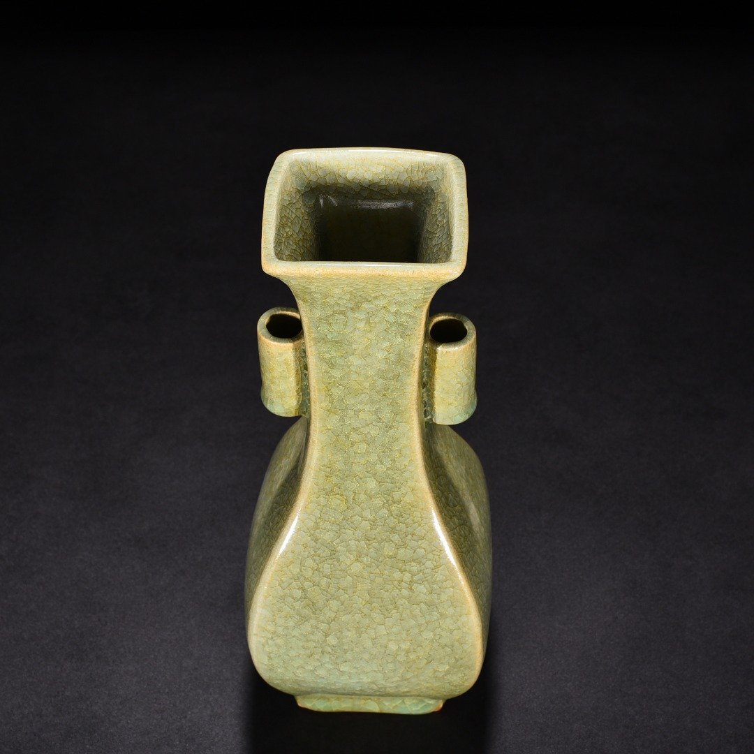 Song Dynasty Longquan Kiln Ice-cracked flower vase