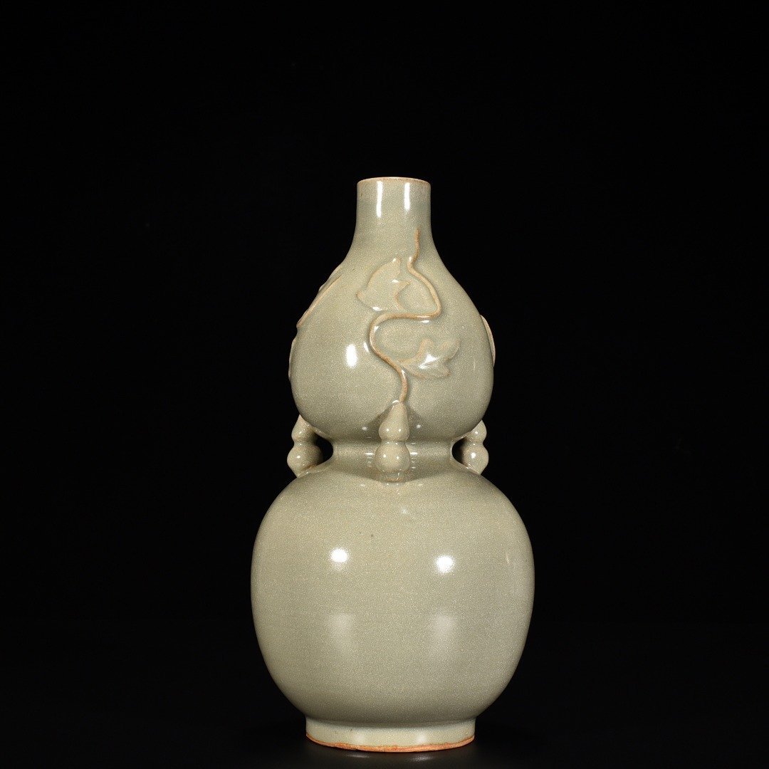 Song Dynasty Gourd vase from Longquan kiln
