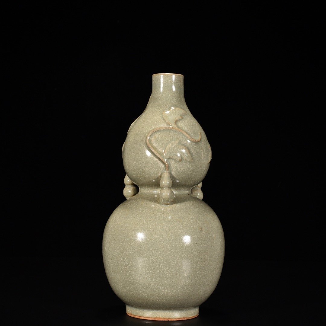 Song Dynasty Gourd vase from Longquan kiln