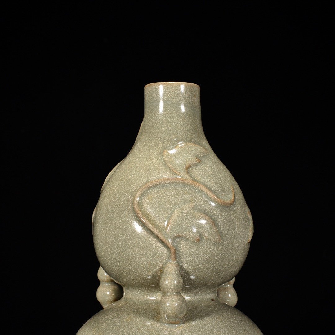 Song Dynasty Gourd vase from Longquan kiln