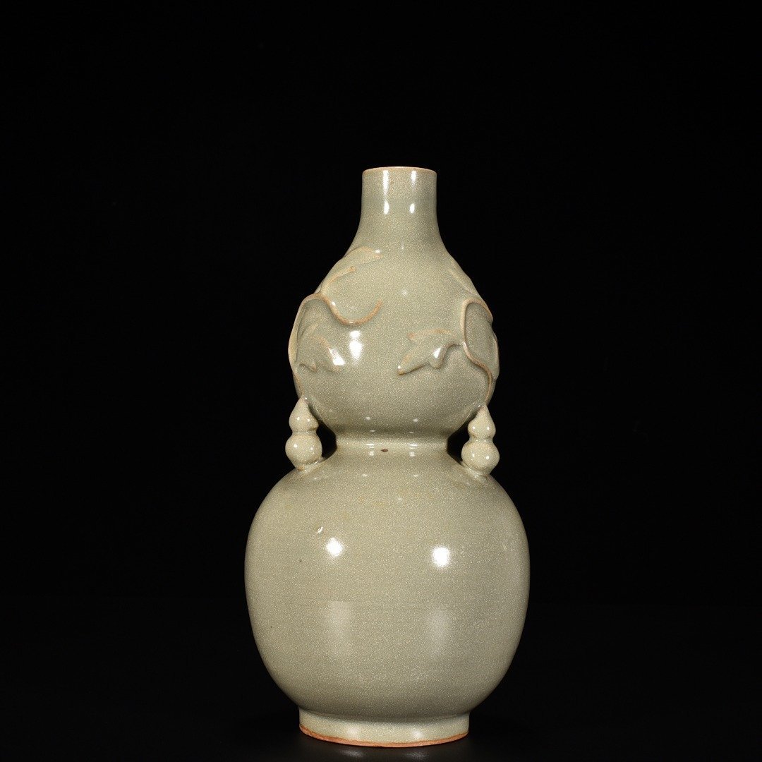 Song Dynasty Gourd vase from Longquan kiln