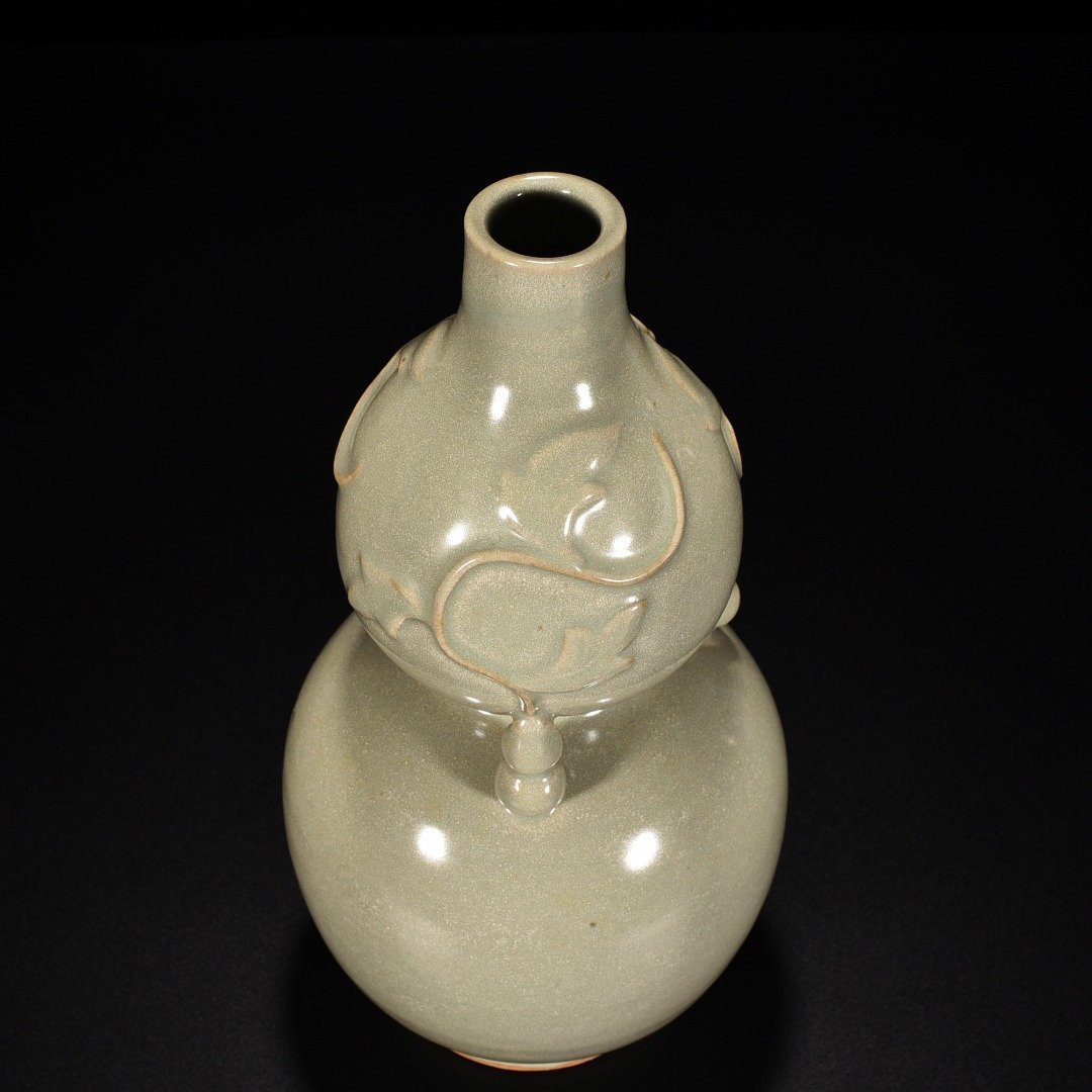 Song Dynasty Gourd vase from Longquan kiln