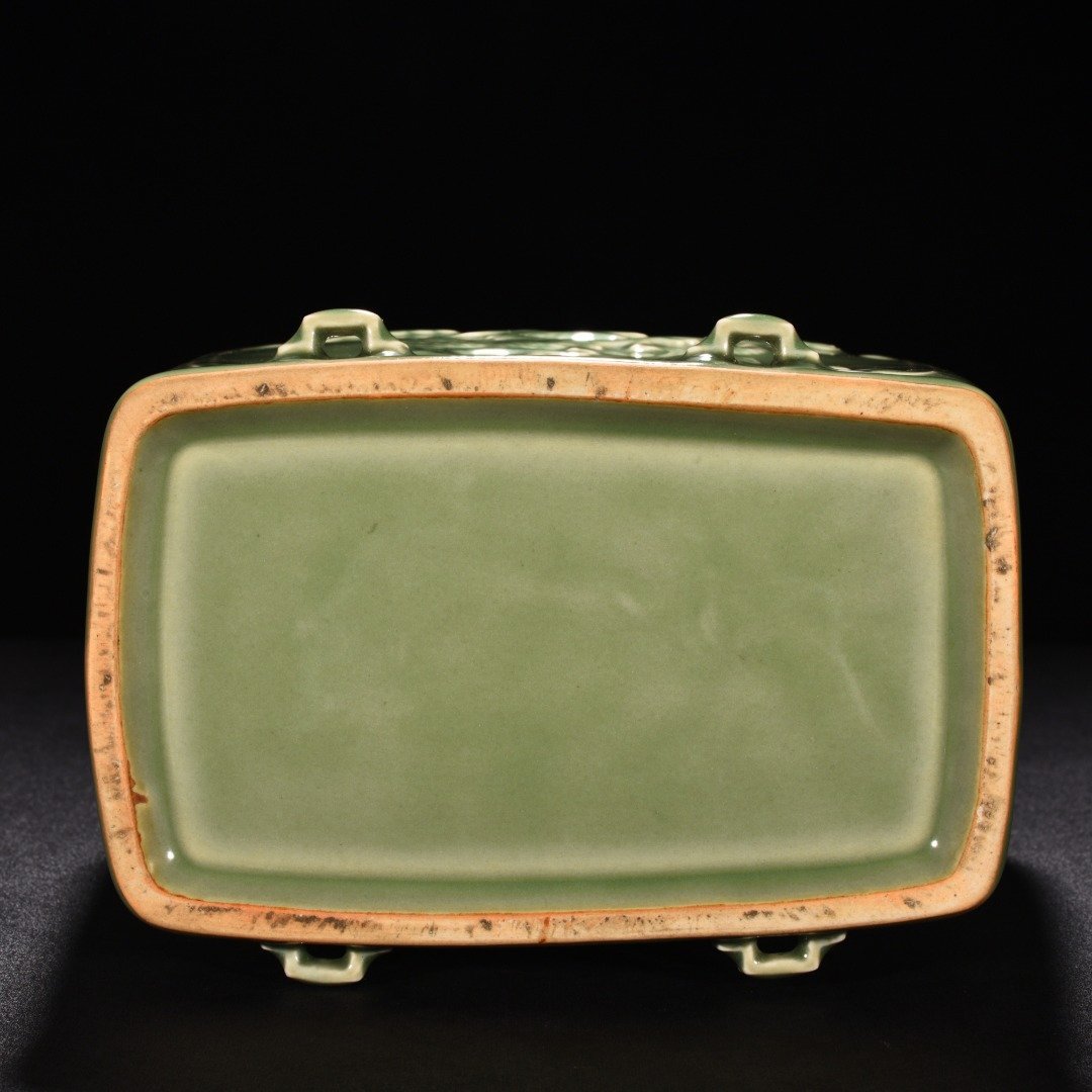 Song Dynasty Longquan kiln plum celadon glazed flat vase