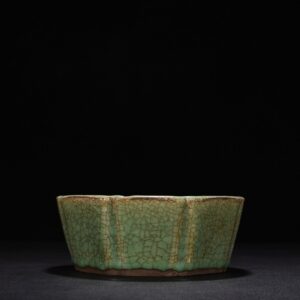 Song Dynasty Longquan Kiln Plum celadon eight-way wash
