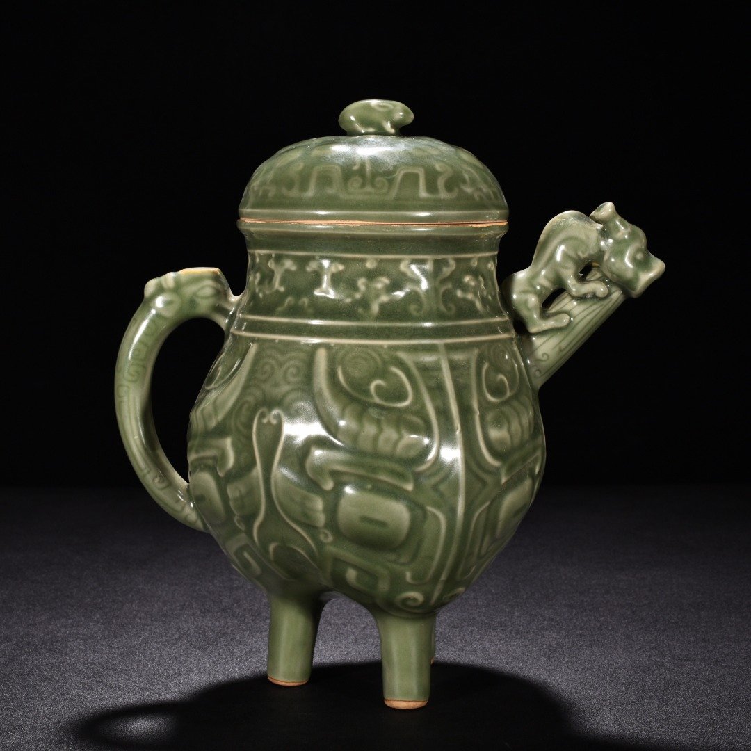 Song Dynasty Longquan kiln plum celadon-glazed ewer with animal face