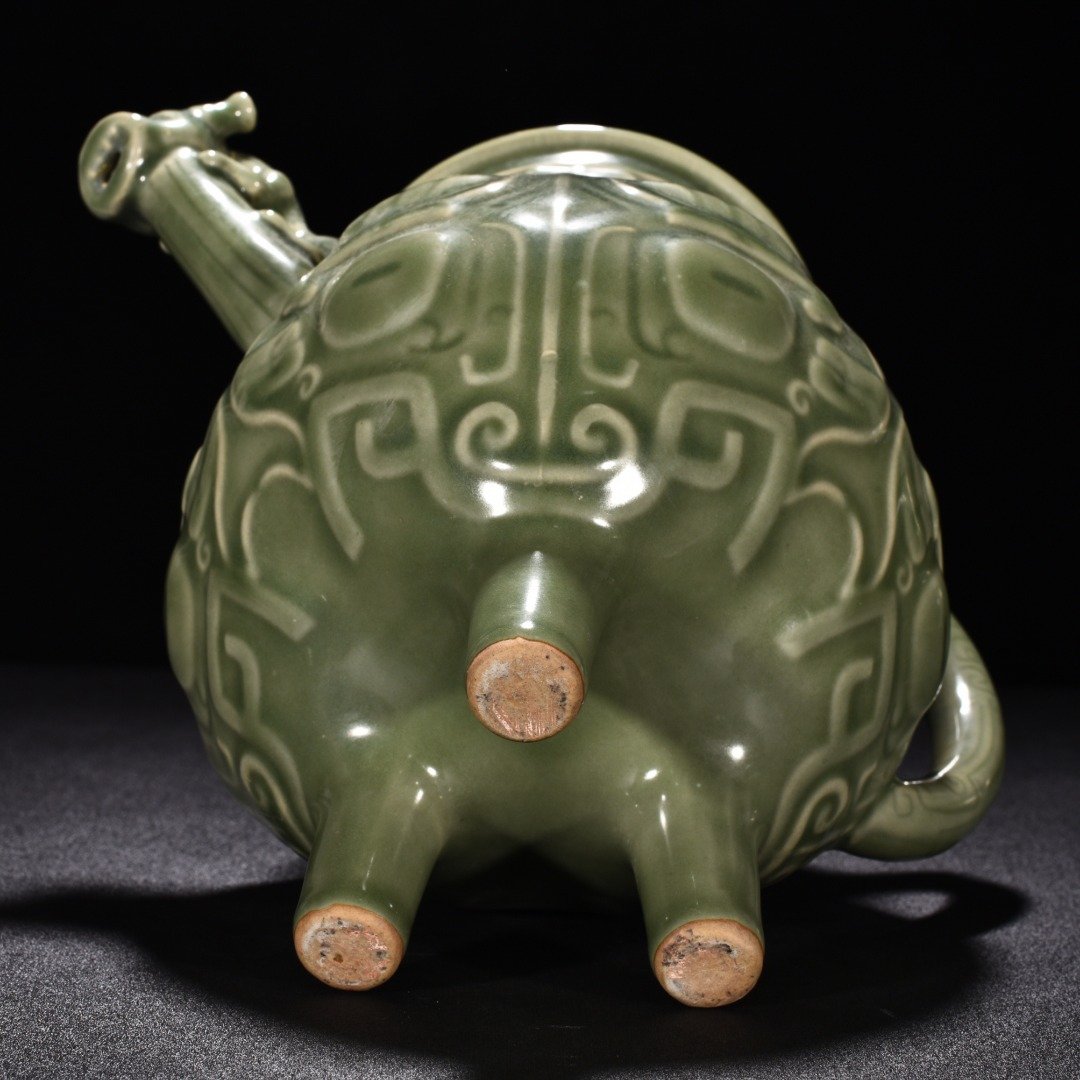 Song Dynasty Longquan kiln plum celadon-glazed ewer with animal face