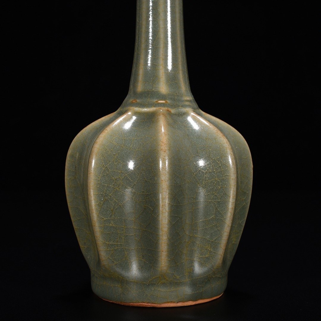 Song Dynasty Longquan kiln plum celadon glaze scraped edge vase