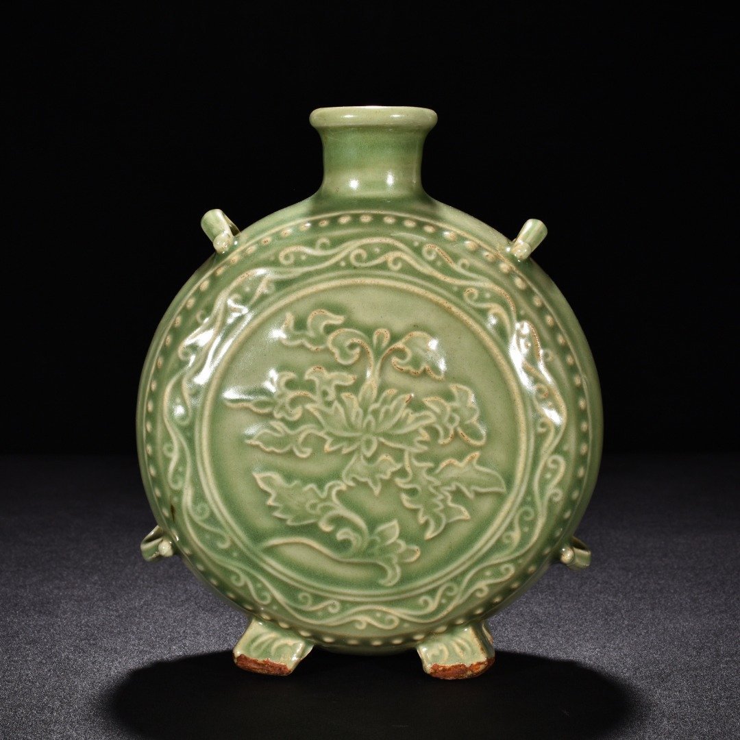 Song Dynasty Longquan kiln plum celadon glaze engraved flower pattern flat vase