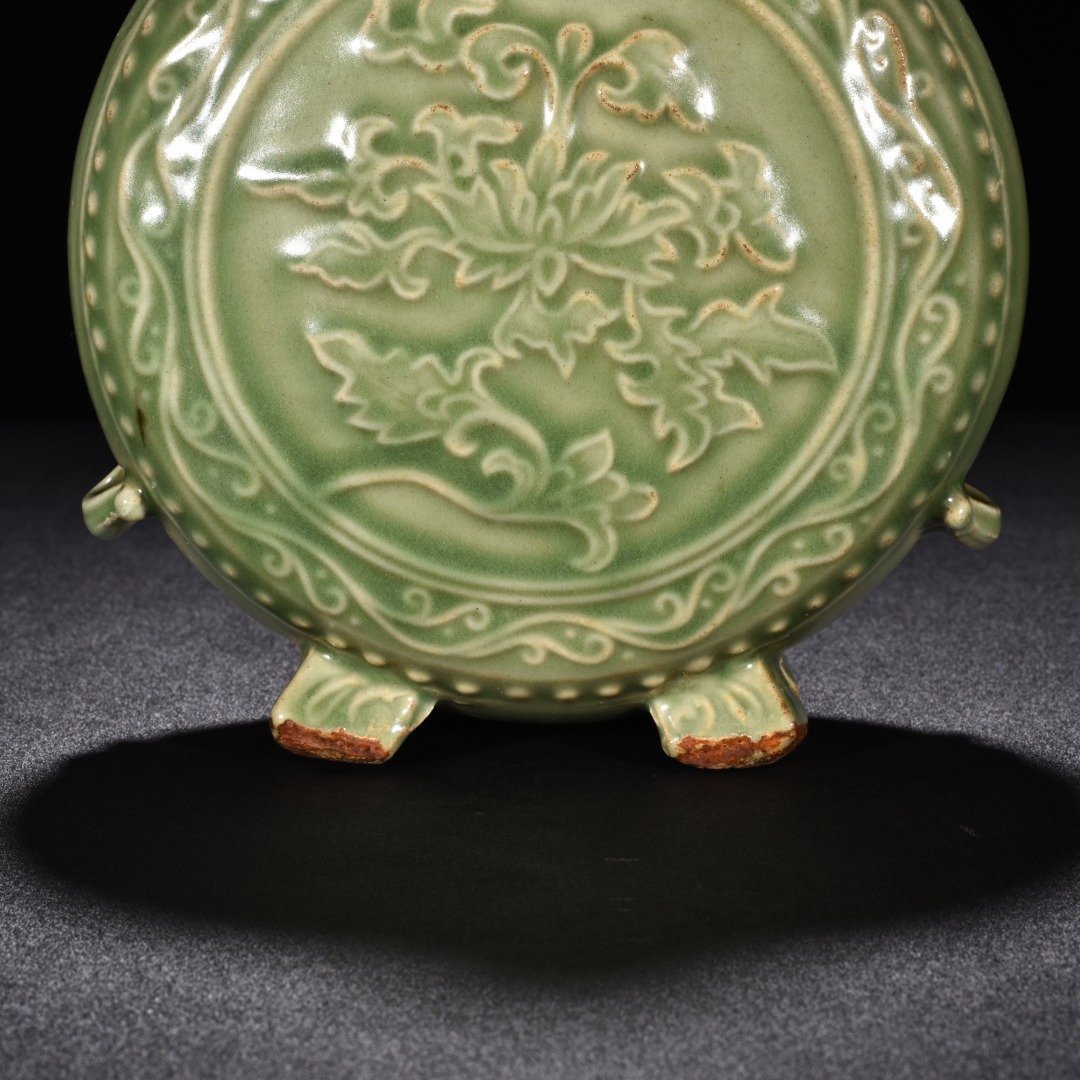 Song Dynasty Longquan kiln plum celadon glaze engraved flower pattern flat vase