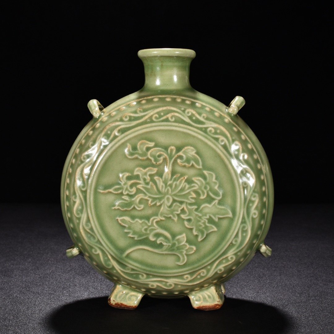 Song Dynasty Longquan kiln plum celadon glaze engraved flower pattern flat vase