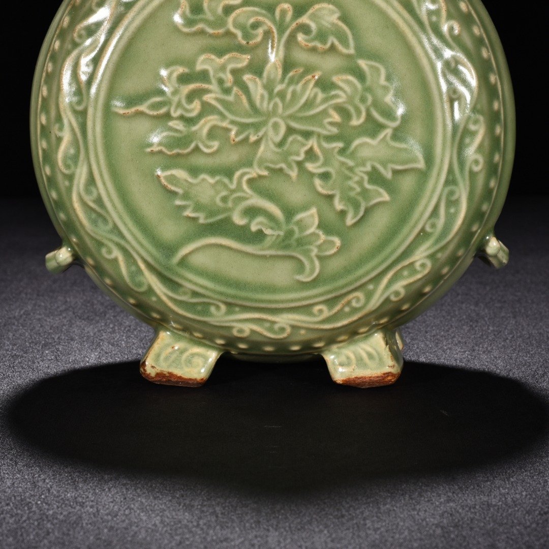 Song Dynasty Longquan kiln plum celadon glaze engraved flower pattern flat vase