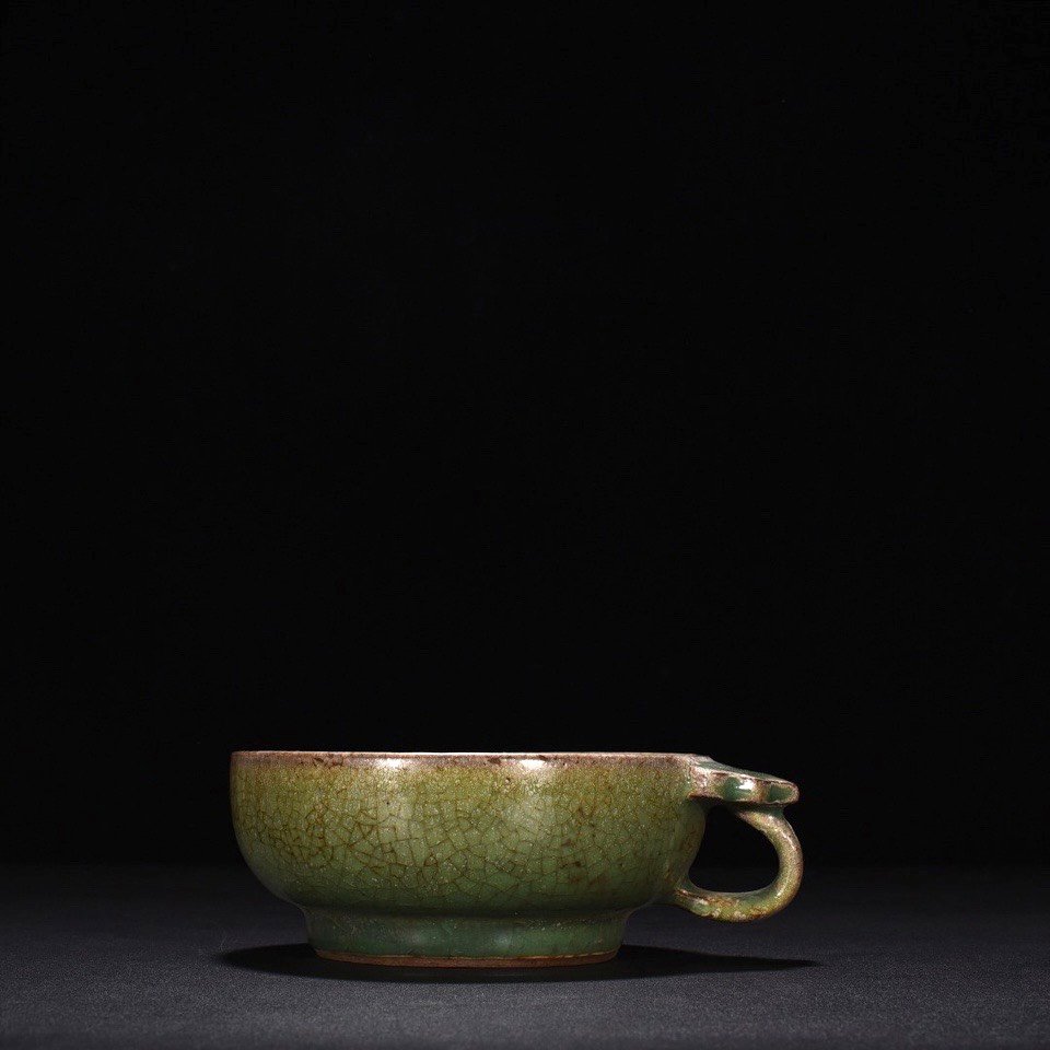 Song Dynasty Longquan Kiln Plum celadon glaze hat and ear washer