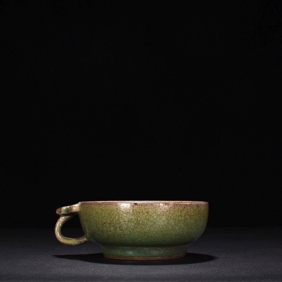 Song Dynasty Longquan Kiln Plum celadon glaze hat and ear washer