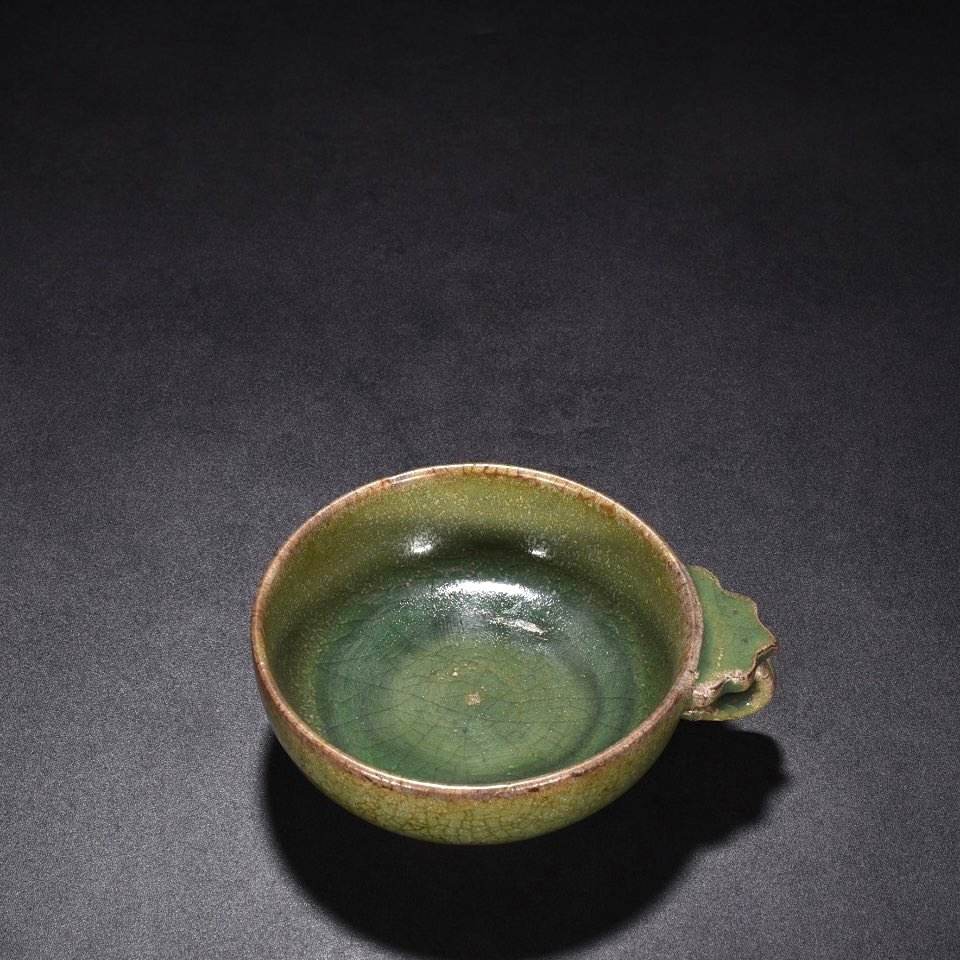 Song Dynasty Longquan Kiln Plum celadon glaze hat and ear washer