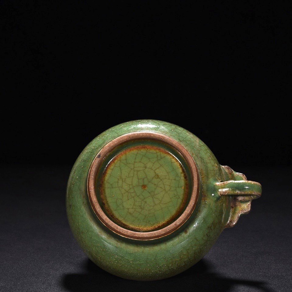 Song Dynasty Longquan Kiln Plum celadon glaze hat and ear washer