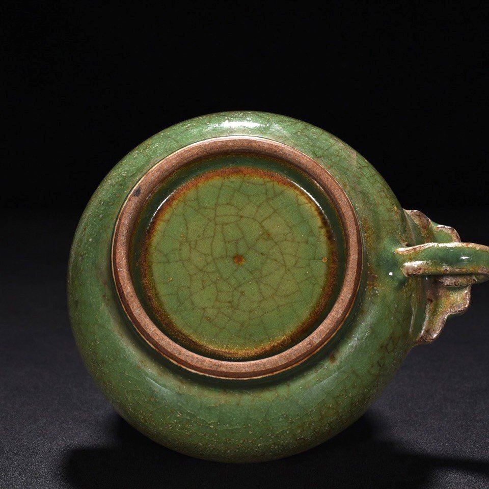 Song Dynasty Longquan Kiln Plum celadon glaze hat and ear washer