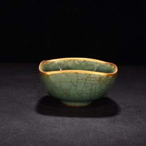 Song Dynasty Longquan kiln plum celadon gilded square bowl