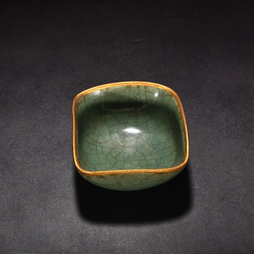 Song Dynasty Longquan kiln plum celadon gilded square bowl
