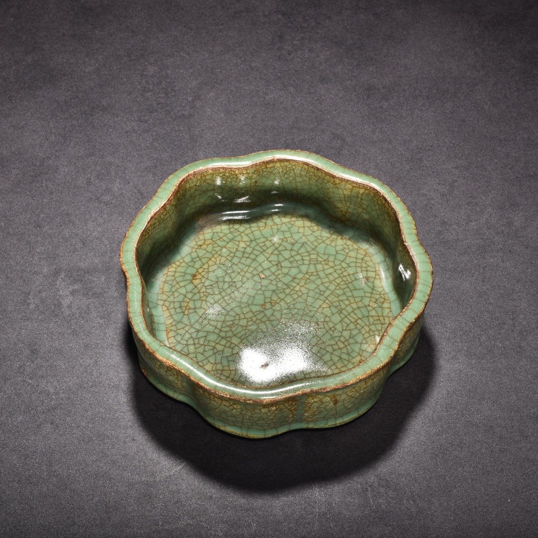 Song Dynasty Longquan Kiln Plum celadon glaze and begonia style washer