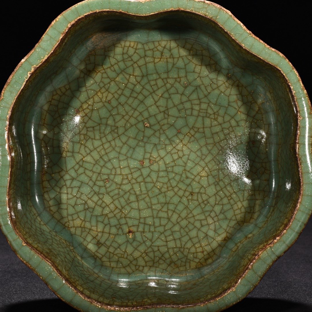 Song Dynasty Longquan Kiln Plum celadon glaze and begonia style washer
