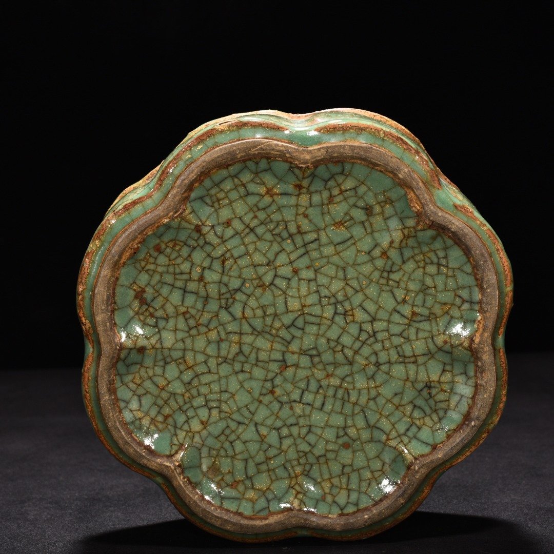 Song Dynasty Longquan Kiln Plum celadon glaze and begonia style washer