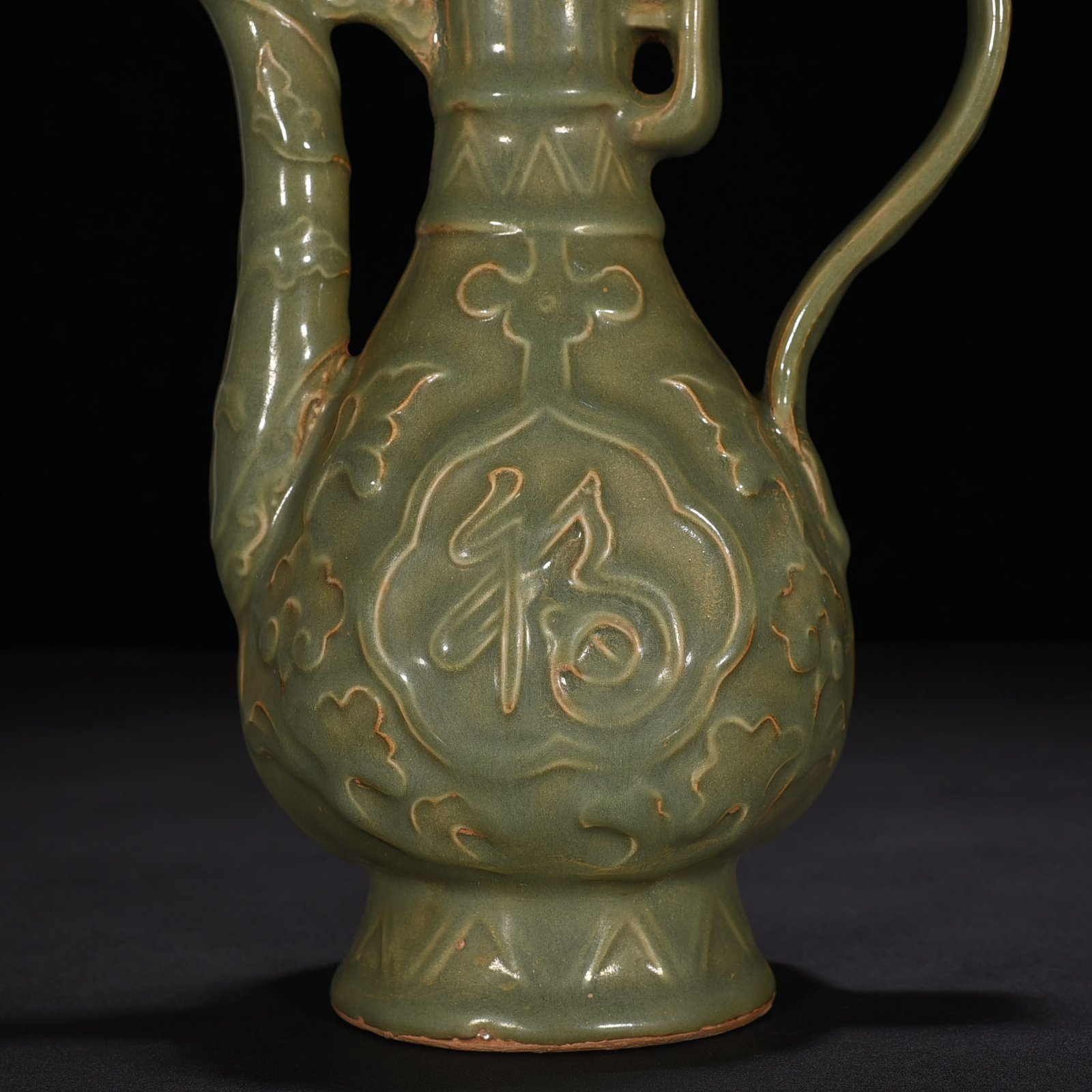 Song Dynasty Longquan kiln plum green glaze Fushou ewer