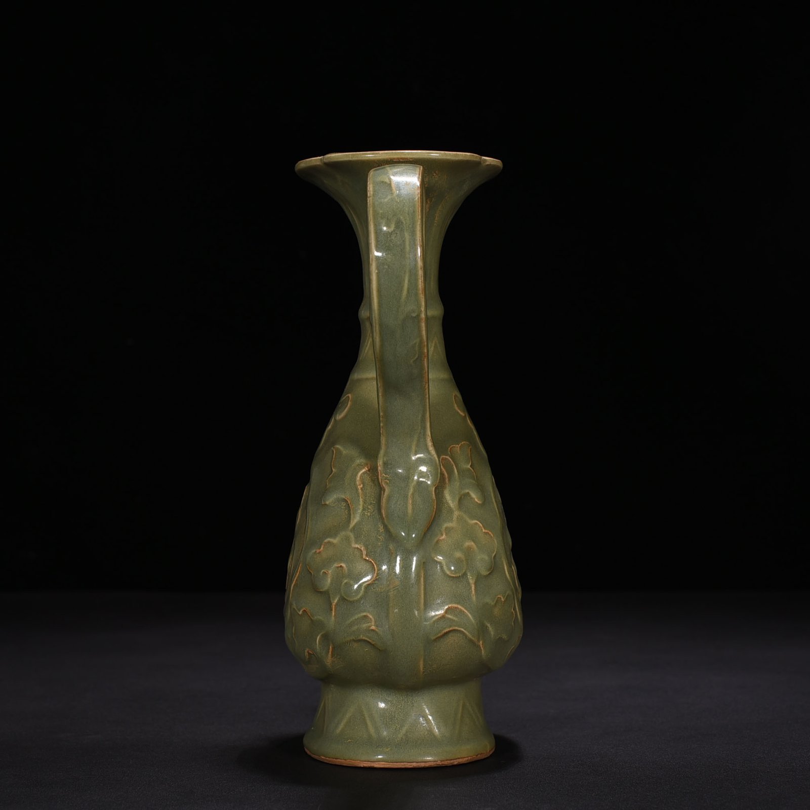 Song Dynasty Longquan kiln plum green glaze Fushou ewer