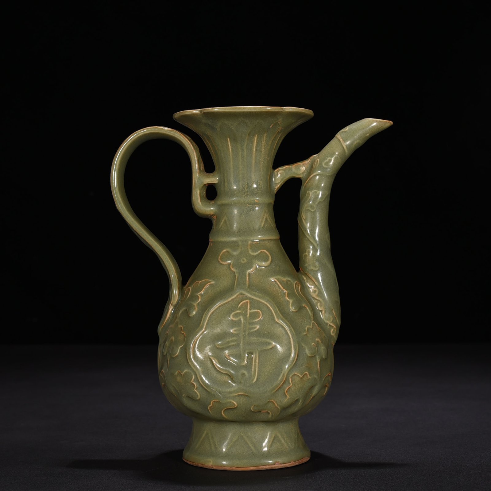 Song Dynasty Longquan kiln plum green glaze Fushou ewer