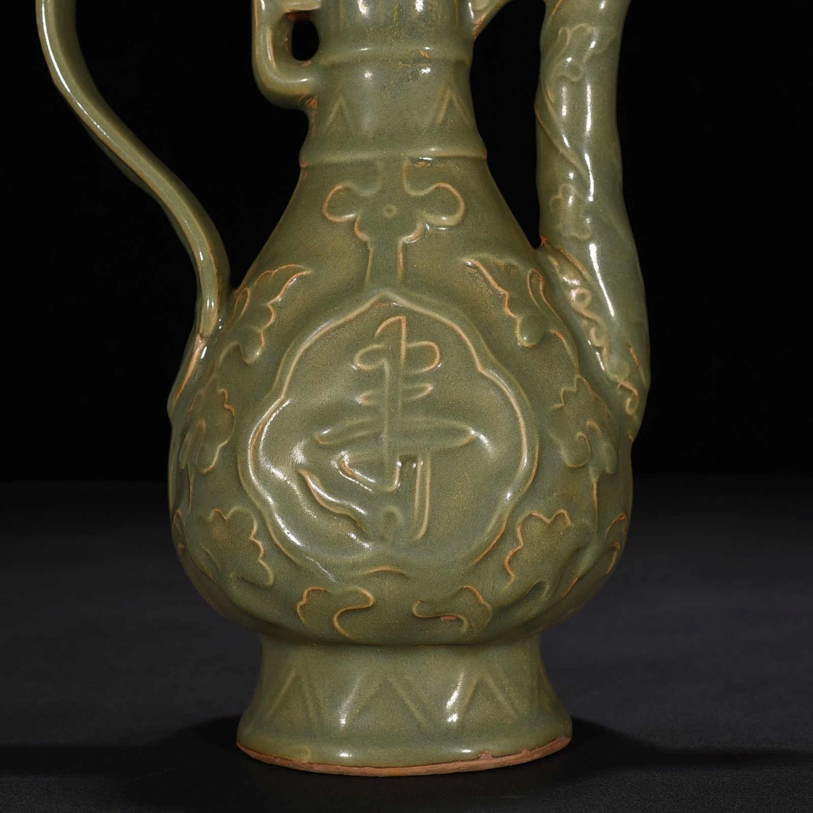 Song Dynasty Longquan kiln plum green glaze Fushou ewer