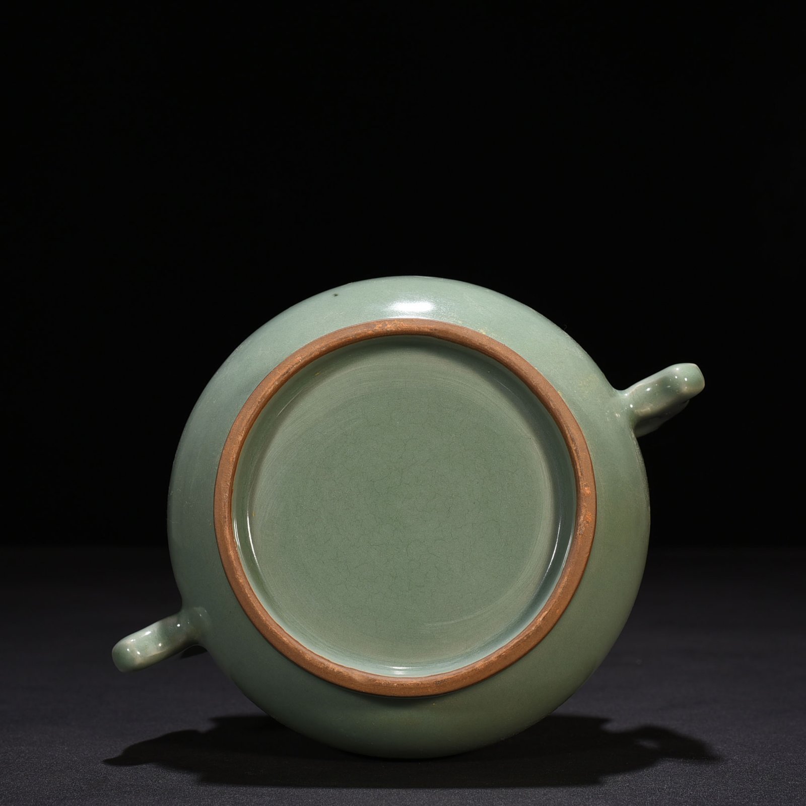 Song Dynasty Longquan kiln plum celadon glaze Gui furnace