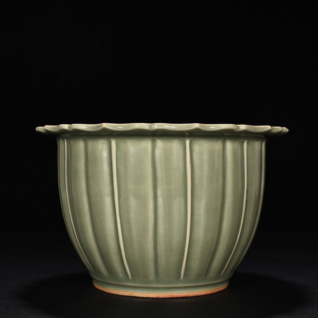 Song Dynasty Longquan Kiln Plum celadon-glazed rhombus flowerpot