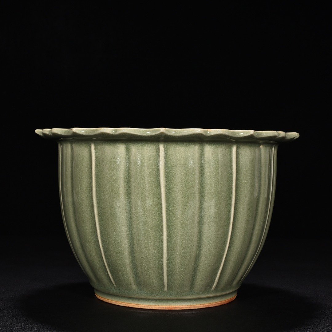 Song Dynasty Longquan Kiln Plum celadon-glazed rhombus flowerpot