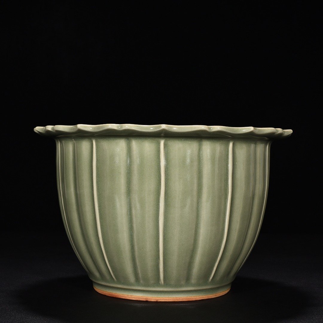 Song Dynasty Longquan Kiln Plum celadon-glazed rhombus flowerpot