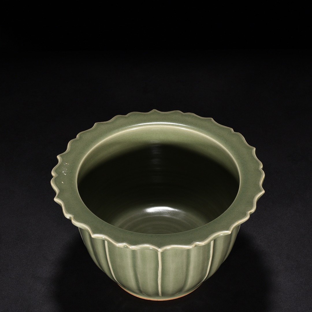 Song Dynasty Longquan Kiln Plum celadon-glazed rhombus flowerpot