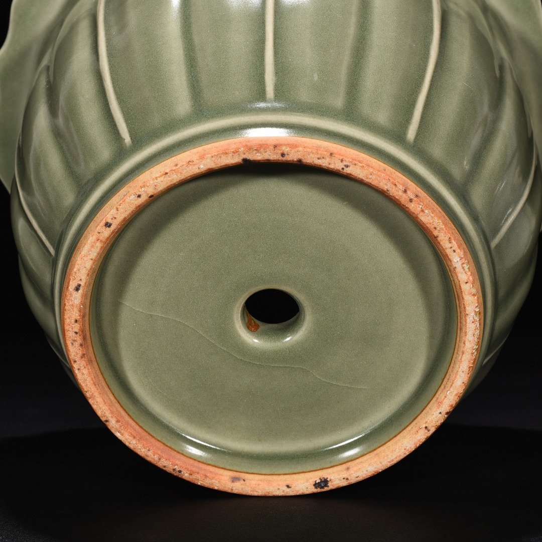 Song Dynasty Longquan Kiln Plum celadon-glazed rhombus flowerpot