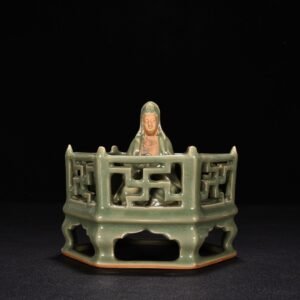 Song Dynasty Longquan kiln plum green glaze Avalokitesvara Bodhisattva