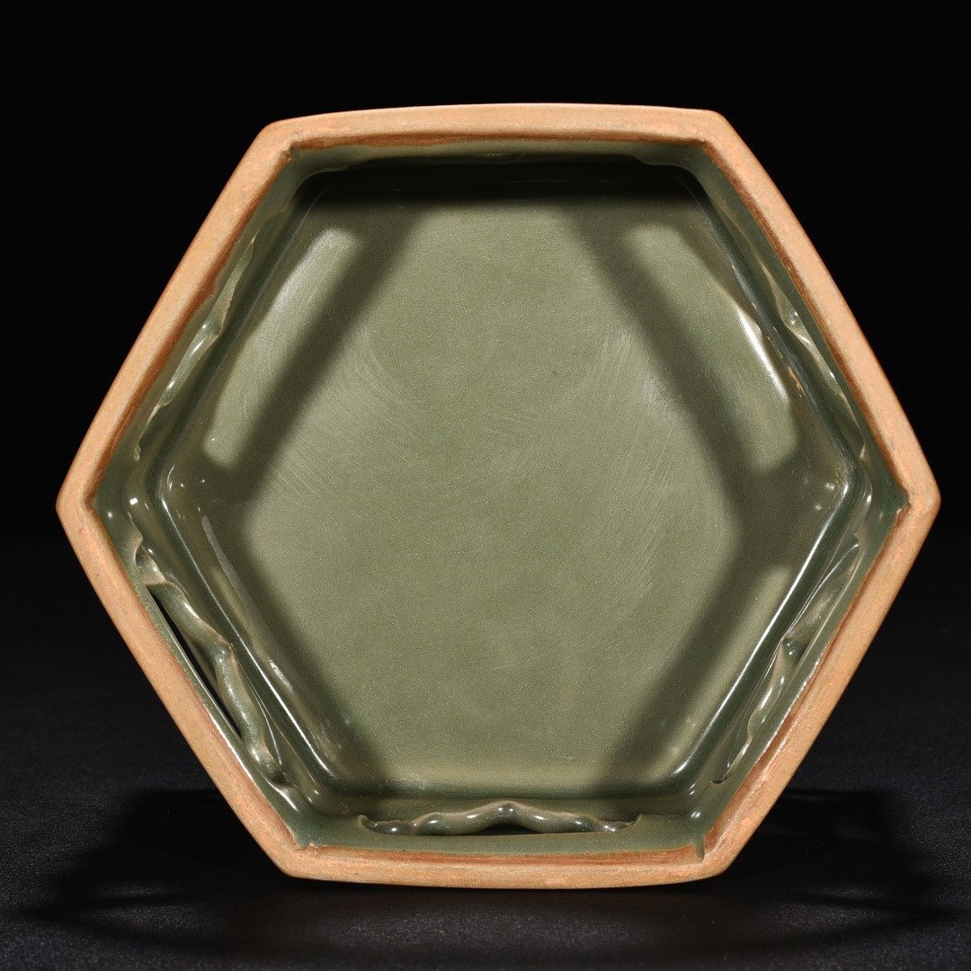 Song Dynasty Longquan kiln plum green glaze Avalokitesvara Bodhisattva