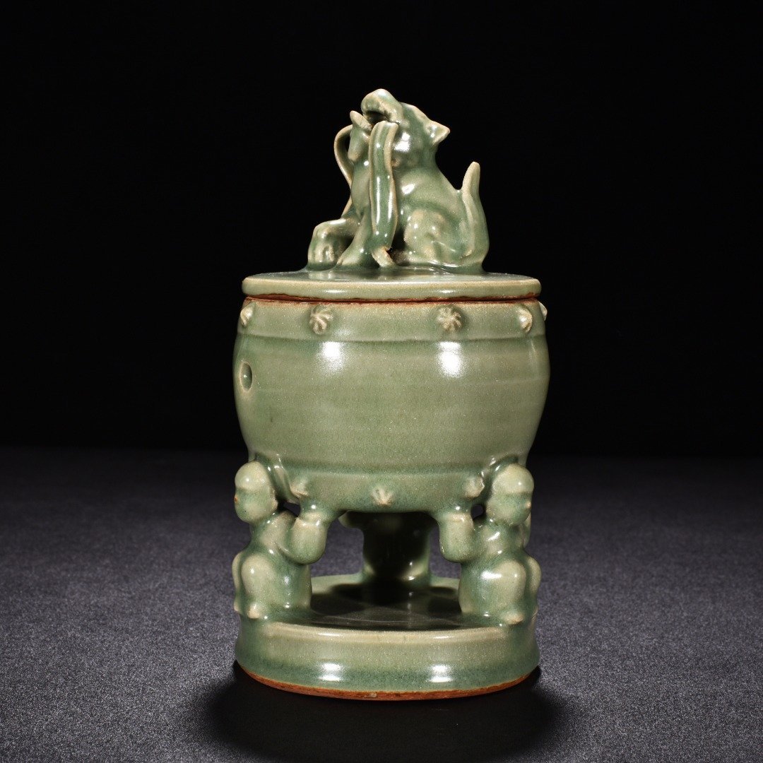 Song Dynasty Longquan kiln plum green glaze hollow lion smoker