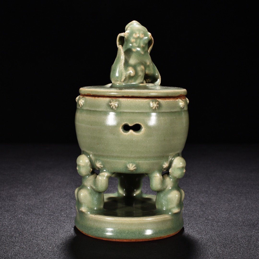 Song Dynasty Longquan kiln plum green glaze hollow lion smoker