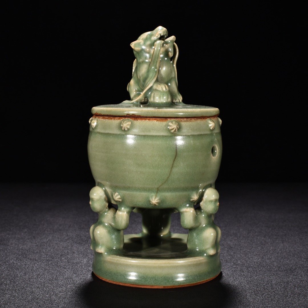Song Dynasty Longquan kiln plum green glaze hollow lion smoker