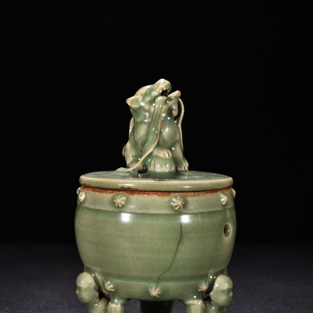 Song Dynasty Longquan kiln plum green glaze hollow lion smoker