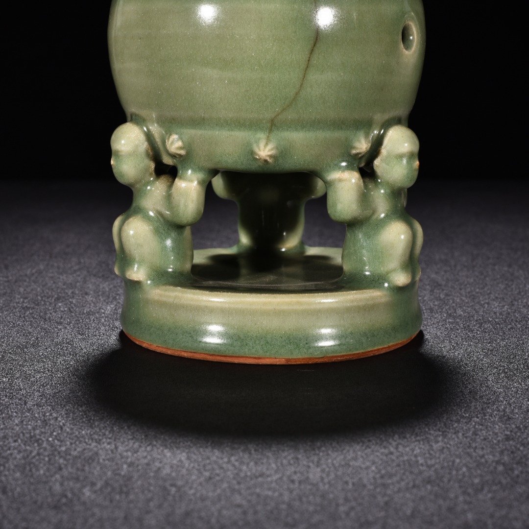 Song Dynasty Longquan kiln plum green glaze hollow lion smoker