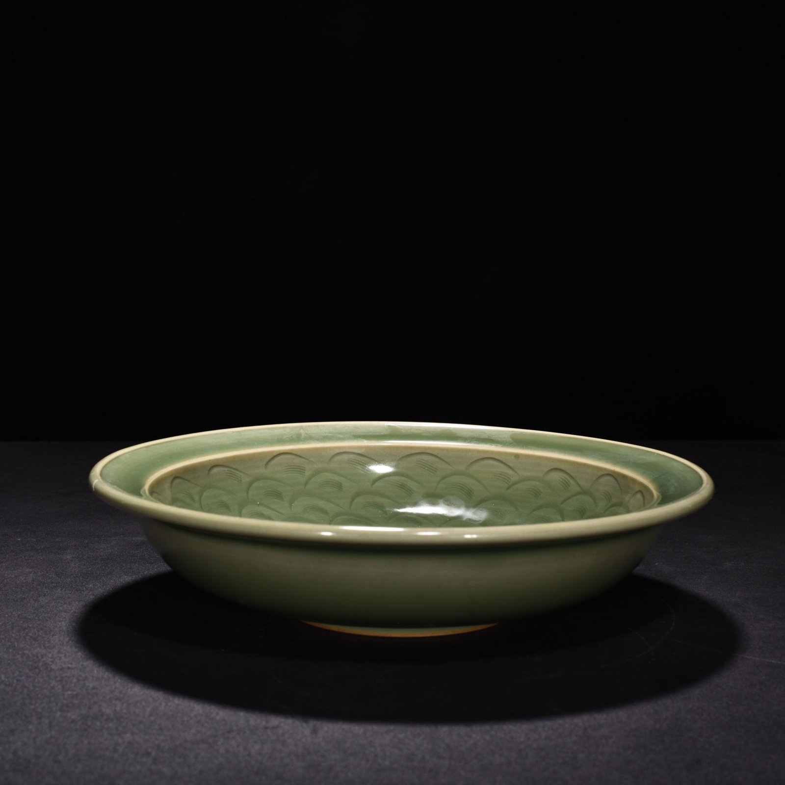 Song Dynasty Longquan kiln plum celadon fish pattern folded rim plate