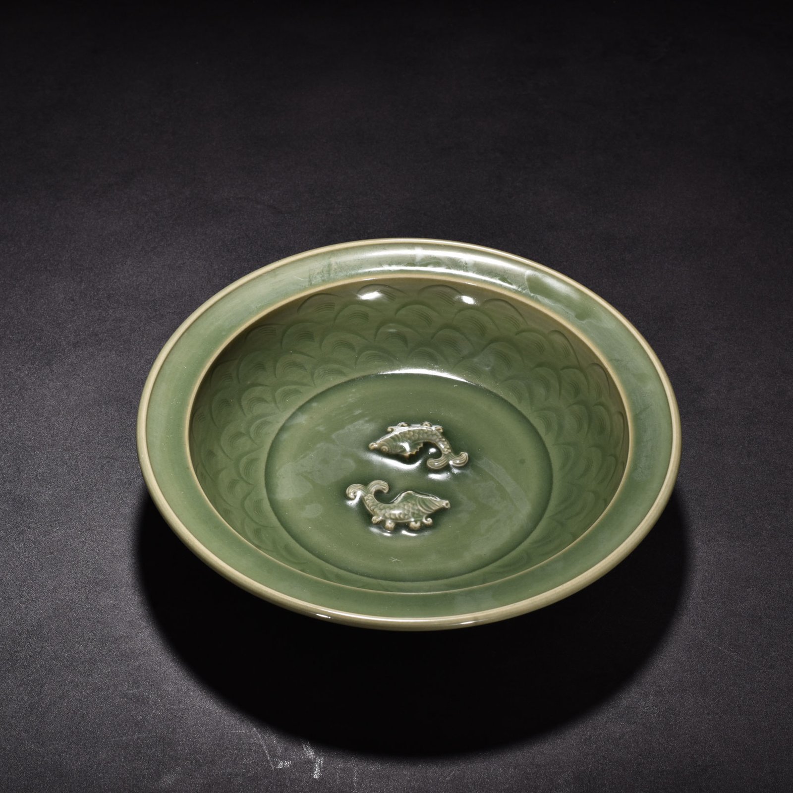Song Dynasty Longquan kiln plum celadon fish pattern folded rim plate