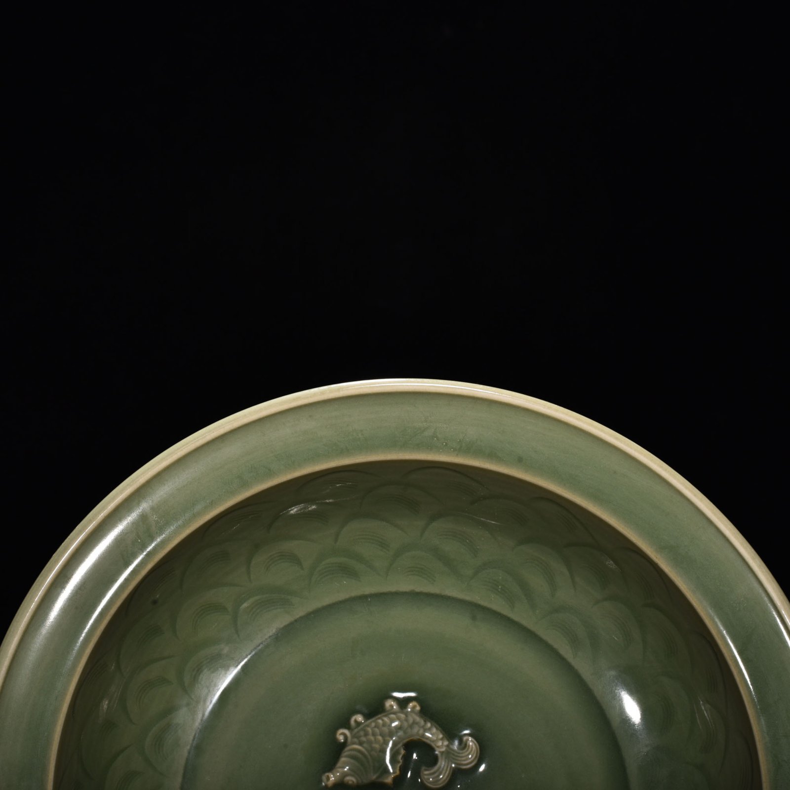 Song Dynasty Longquan kiln plum celadon fish pattern folded rim plate